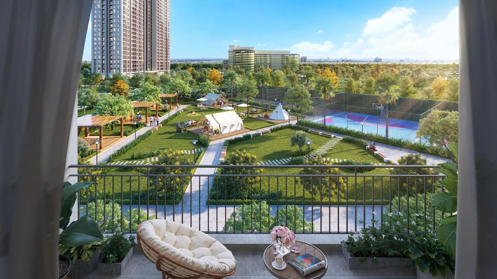 Ban công căn hộ Imperia Sensa Park nhìn xuống công viên nội khu và sân thể thao