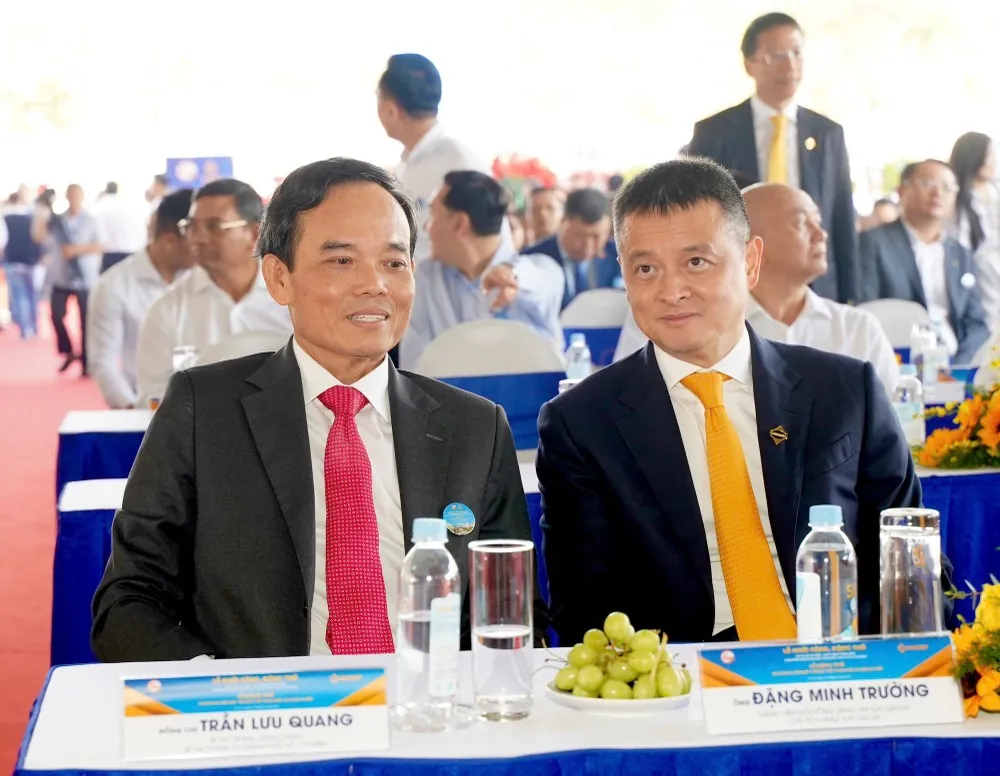 Lãnh đạo TP.HCM và Sun Group dự lễ động thổ khu thể thao Rạch Chiếc, bên dòng rạch Chiếc gần Imperia Sensa Park