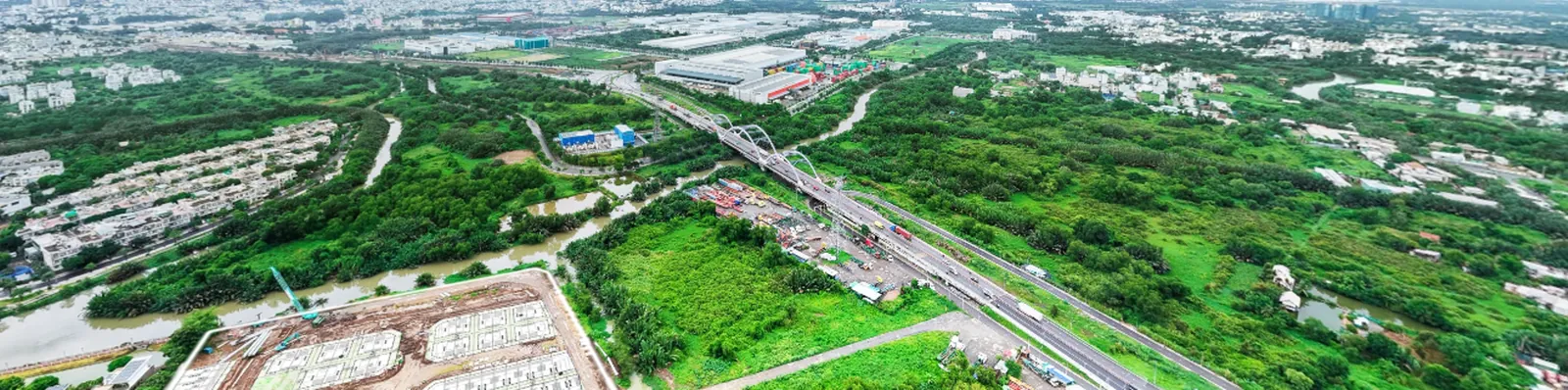 Ảnh flycam hướng Bắc – Đông Bắc từ Imperia Sensa Park: sông Rạch Chiếc, cầu và Khu Công nghệ cao
