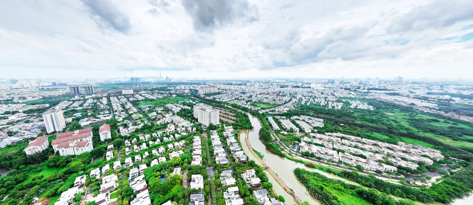 Ảnh flycam hướng Tây Bắc từ Imperia Sensa Park: khu biệt thự ven rạch Chiếc, khu dân cư Gia Hòa và Riviera Cove